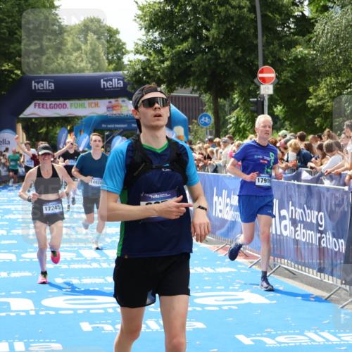 29.06.2025 - hella hamburg halbmarathon Zöllner http://msf.ph/oto/8181505 29.06.2025 10:40:30 Ziel 6649, 7284, 8370, 8966, 10978, 12540, 14924, 15247, 17214, 17245, 17916 meine-sportfotos.de