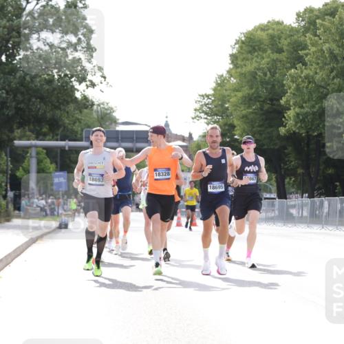 29.06.2025 - hella hamburg halbmarathon Jannik Wohlers http://msf.ph/oto/8181518 29.06.2025 09:42:47 Lombardsbrücke 4338, 5301, 9097, 9385, 9565, 9767, 10867, 11994, 12341, 12529, 12992, 13374, 14728, 14757, 15483, 15671, 18037, 18328, 18693, 18695, 18989 meine-sportfotos.de