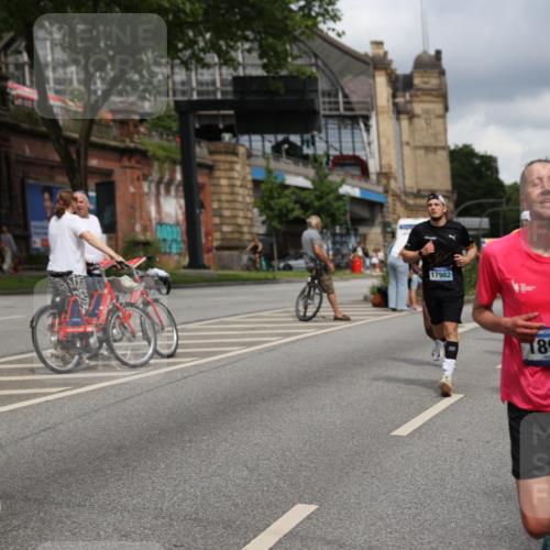 29.06.2025 - hella hamburg halbmarathon Yannick Fuchs http://msf.ph/oto/8181540 29.06.2025 10:43:08 20KM 1163, 1176, 1452, 1892, 2260, 3985, 4183, 4185, 4847, 4890, 5705, 6389, 8302, 8889, 9348, 9649, 9661, 9770, 10053, 10184, 10859, 10860, 11451, 11579, 11679, 11779, 12094, 12421, 12533, 12534, 12690, 13009, 13183, 13269, 13450, 13962, 14033, 14511, 15384, 15784, 15857, 15894, 16369, 16592, 17173, 17395, 17632, 17745, 17855, 17982, 18598, 18873, 18887 meine-sportfotos.de