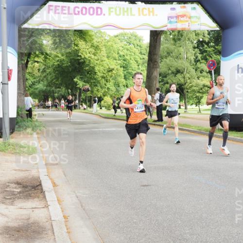 29.06.2025 - hella hamburg halbmarathon MichiJ http://msf.ph/oto/8181543 29.06.2025 10:17:19 Zwischen KM18-KM19 5344, 10848, 14757, 14828, 17893, 18037 meine-sportfotos.de