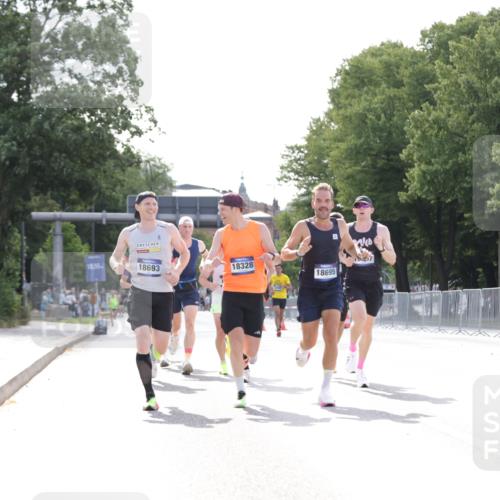 29.06.2025 - hella hamburg halbmarathon Jannik Wohlers http://msf.ph/oto/8181550 29.06.2025 09:42:47 Lombardsbrücke 4338, 5301, 9097, 9385, 9565, 9767, 10867, 11994, 12341, 12529, 12992, 13374, 14728, 14757, 15483, 15671, 18037, 18328, 18693, 18695, 18989 meine-sportfotos.de