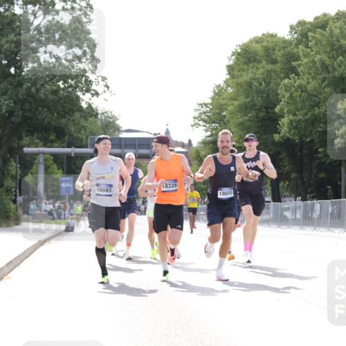 29.06.2025 - hella hamburg halbmarathon Jannik Wohlers http://msf.ph/oto/8181559 29.06.2025 09:42:47 Lombardsbrücke 4338, 5301, 9097, 9385, 9565, 9767, 10867, 11994, 12341, 12529, 12992, 13374, 14728, 14757, 15483, 15671, 18037, 18328, 18693, 18695, 18989 meine-sportfotos.de