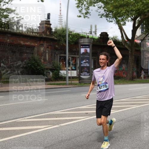 29.06.2025 - hella hamburg halbmarathon Yannick Fuchs http://msf.ph/oto/8181560 29.06.2025 10:43:08 20KM 1163, 1176, 1452, 1892, 2260, 3985, 4183, 4185, 4847, 4890, 5705, 6389, 8302, 8889, 9348, 9649, 9661, 9770, 10053, 10184, 10859, 10860, 11451, 11579, 11679, 11779, 12094, 12421, 12533, 12534, 12690, 13009, 13183, 13269, 13450, 13962, 14033, 14511, 15384, 15784, 15857, 15894, 16369, 16592, 17173, 17395, 17632, 17745, 17855, 17982, 18598, 18873, 18887 meine-sportfotos.de
