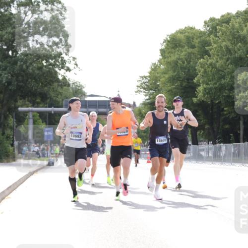 29.06.2025 - hella hamburg halbmarathon Jannik Wohlers http://msf.ph/oto/8181577 29.06.2025 09:42:47 Lombardsbrücke 4338, 5301, 9097, 9385, 9565, 9767, 10867, 11994, 12341, 12529, 12992, 13374, 14728, 14757, 15483, 15671, 18037, 18328, 18693, 18695, 18989 meine-sportfotos.de