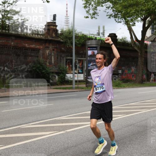 29.06.2025 - hella hamburg halbmarathon Yannick Fuchs http://msf.ph/oto/8181590 29.06.2025 10:43:08 20KM 1163, 1176, 1452, 1892, 2260, 3985, 4183, 4185, 4847, 4890, 5705, 6389, 8302, 8889, 9348, 9649, 9661, 9770, 10053, 10184, 10859, 10860, 11451, 11579, 11679, 11779, 12094, 12421, 12533, 12534, 12690, 13009, 13183, 13269, 13450, 13962, 14033, 14511, 15384, 15784, 15857, 15894, 16369, 16592, 17173, 17395, 17632, 17745, 17855, 17982, 18598, 18873, 18887 meine-sportfotos.de