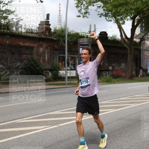 29.06.2025 - hella hamburg halbmarathon Yannick Fuchs http://msf.ph/oto/8181600 29.06.2025 10:43:08 20KM 1163, 1176, 1452, 1892, 2260, 3985, 4183, 4185, 4847, 4890, 5705, 6389, 8302, 8889, 9348, 9649, 9661, 9770, 10053, 10184, 10859, 10860, 11451, 11579, 11679, 11779, 12094, 12421, 12533, 12534, 12690, 13009, 13183, 13269, 13450, 13962, 14033, 14511, 15384, 15784, 15857, 15894, 16369, 16592, 17173, 17395, 17632, 17745, 17855, 17982, 18598, 18873, 18887 meine-sportfotos.de