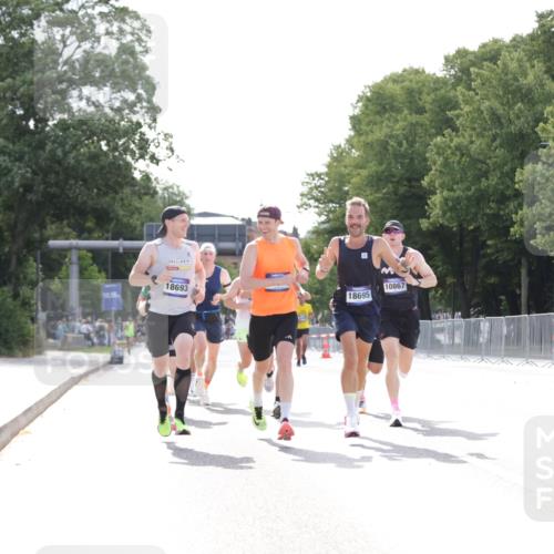 29.06.2025 - hella hamburg halbmarathon Jannik Wohlers http://msf.ph/oto/8181610 29.06.2025 09:42:47 Lombardsbrücke 4338, 5301, 9097, 9385, 9565, 9767, 10867, 11994, 12341, 12529, 12992, 13374, 14728, 14757, 15483, 15671, 18037, 18328, 18693, 18695, 18989 meine-sportfotos.de