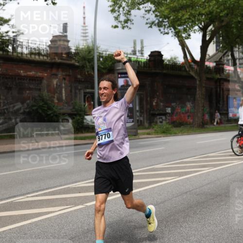 29.06.2025 - hella hamburg halbmarathon Yannick Fuchs http://msf.ph/oto/8181618 29.06.2025 10:43:08 20KM 1163, 1176, 1452, 1892, 2260, 3985, 4183, 4185, 4847, 4890, 5705, 6389, 8302, 8889, 9348, 9649, 9661, 9770, 10053, 10184, 10859, 10860, 11451, 11579, 11679, 11779, 12094, 12421, 12533, 12534, 12690, 13009, 13183, 13269, 13450, 13962, 14033, 14511, 15384, 15784, 15857, 15894, 16369, 16592, 17173, 17395, 17632, 17745, 17855, 17982, 18598, 18873, 18887 meine-sportfotos.de