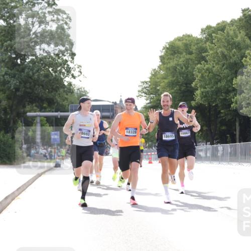 29.06.2025 - hella hamburg halbmarathon Jannik Wohlers http://msf.ph/oto/8181641 29.06.2025 09:42:47 Lombardsbrücke 4338, 5301, 9097, 9385, 9565, 9767, 10867, 11994, 12341, 12529, 12992, 13374, 14728, 14757, 15483, 15671, 18037, 18328, 18693, 18695, 18989 meine-sportfotos.de