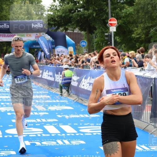 29.06.2025 - hella hamburg halbmarathon Zöllner http://msf.ph/oto/8181642 29.06.2025 10:32:08 Ziel 1407, 1686, 11150, 11370, 15826, 16505, 16736 meine-sportfotos.de