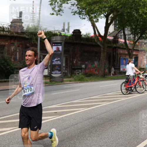 29.06.2025 - hella hamburg halbmarathon Yannick Fuchs http://msf.ph/oto/8181657 29.06.2025 10:43:08 20KM 1163, 1176, 1452, 1892, 2260, 3985, 4183, 4185, 4847, 4890, 5705, 6389, 8302, 8889, 9348, 9649, 9661, 9770, 10053, 10184, 10859, 10860, 11451, 11579, 11679, 11779, 12094, 12421, 12533, 12534, 12690, 13009, 13183, 13269, 13450, 13962, 14033, 14511, 15384, 15784, 15857, 15894, 16369, 16592, 17173, 17395, 17632, 17745, 17855, 17982, 18598, 18873, 18887 meine-sportfotos.de