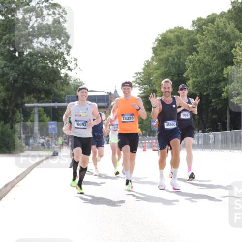 29.06.2025 - hella hamburg halbmarathon Jannik Wohlers http://msf.ph/oto/8181663 29.06.2025 09:42:47 Lombardsbrücke 4338, 5301, 9097, 9385, 9565, 9767, 10867, 11994, 12341, 12529, 12992, 13374, 14728, 14757, 15483, 15671, 18037, 18328, 18693, 18695, 18989 meine-sportfotos.de