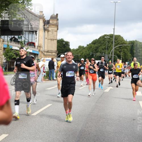 29.06.2025 - hella hamburg halbmarathon Yannick Fuchs http://msf.ph/oto/8181669 29.06.2025 10:43:09 20KM 1163, 1176, 1381, 1452, 1892, 2260, 3985, 4183, 4185, 4847, 4890, 5705, 6389, 7067, 8302, 8821, 8889, 9213, 9348, 9649, 9661, 9770, 10053, 10184, 10859, 10860, 11451, 11579, 11679, 11779, 12094, 12421, 12533, 12534, 12690, 13009, 13183, 13269, 13450, 13962, 14033, 14511, 15384, 15784, 15857, 15894, 16369, 16592, 16627, 17173, 17395, 17632, 17745, 17855, 17982, 18598, 18873, 18887 meine-sportfotos.de