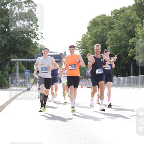 29.06.2025 - hella hamburg halbmarathon Jannik Wohlers http://msf.ph/oto/8181676 29.06.2025 09:42:47 Lombardsbrücke 4338, 5301, 9097, 9385, 9565, 9767, 10867, 11994, 12341, 12529, 12992, 13374, 14728, 14757, 15483, 15671, 18037, 18328, 18693, 18695, 18989 meine-sportfotos.de