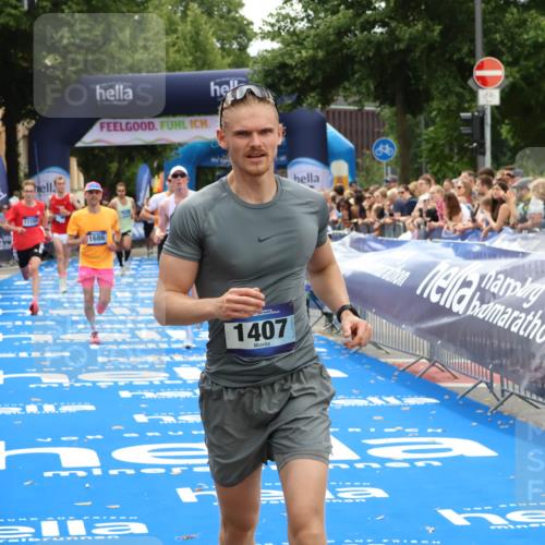 29.06.2025 - hella hamburg halbmarathon Zöllner http://msf.ph/oto/8181689 29.06.2025 10:32:09 Ziel 1407, 1686, 11150, 11370, 15826, 16505, 16736 meine-sportfotos.de