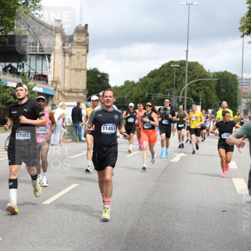 29.06.2025 - hella hamburg halbmarathon Yannick Fuchs http://msf.ph/oto/8181692 29.06.2025 10:43:09 20KM 1163, 1176, 1381, 1452, 1892, 2260, 3985, 4183, 4185, 4847, 4890, 5705, 6389, 7067, 8302, 8821, 8889, 9213, 9348, 9649, 9661, 9770, 10053, 10184, 10859, 10860, 11451, 11579, 11679, 11779, 12094, 12421, 12533, 12534, 12690, 13009, 13183, 13269, 13450, 13962, 14033, 14511, 15384, 15784, 15857, 15894, 16369, 16592, 16627, 17173, 17395, 17632, 17745, 17855, 17982, 18598, 18873, 18887 meine-sportfotos.de