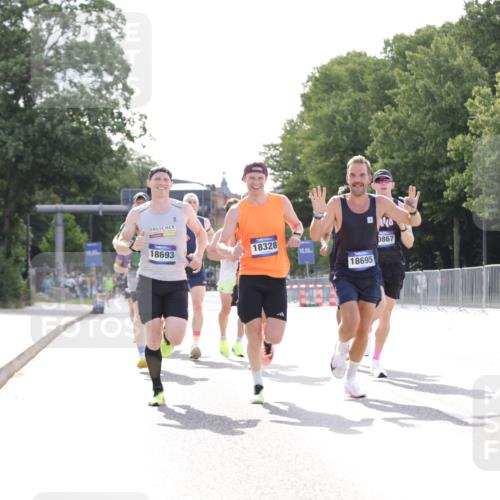 29.06.2025 - hella hamburg halbmarathon Jannik Wohlers http://msf.ph/oto/8181706 29.06.2025 09:42:47 Lombardsbrücke 4338, 5301, 9097, 9385, 9565, 9767, 10867, 11994, 12341, 12529, 12992, 13374, 14728, 14757, 15483, 15671, 18037, 18328, 18693, 18695, 18989 meine-sportfotos.de