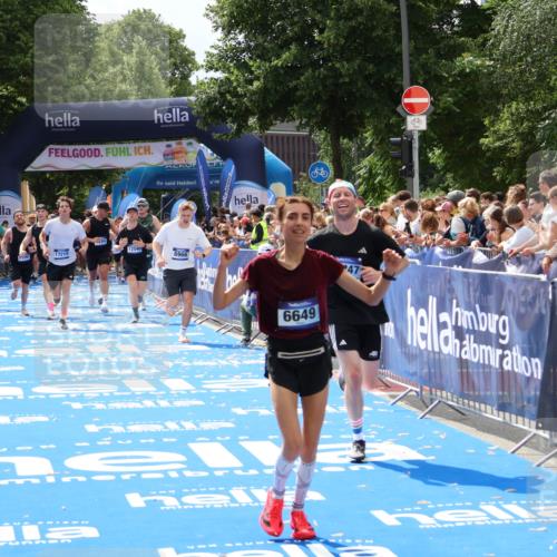 29.06.2025 - hella hamburg halbmarathon Zöllner http://msf.ph/oto/8181709 29.06.2025 10:40:34 Ziel 6649, 7284, 8966, 10978, 11767, 12365, 12540, 15015, 15164, 15247, 17214, 18192 meine-sportfotos.de