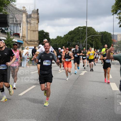 29.06.2025 - hella hamburg halbmarathon Yannick Fuchs http://msf.ph/oto/8181740 29.06.2025 10:43:09 20KM 1163, 1176, 1381, 1452, 1892, 2260, 3985, 4183, 4185, 4847, 4890, 5705, 6389, 7067, 8302, 8821, 8889, 9213, 9348, 9649, 9661, 9770, 10053, 10184, 10859, 10860, 11451, 11579, 11679, 11779, 12094, 12421, 12533, 12534, 12690, 13009, 13183, 13269, 13450, 13962, 14033, 14511, 15384, 15784, 15857, 15894, 16369, 16592, 16627, 17173, 17395, 17632, 17745, 17855, 17982, 18598, 18873, 18887 meine-sportfotos.de