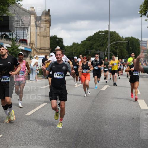 29.06.2025 - hella hamburg halbmarathon Yannick Fuchs http://msf.ph/oto/8181756 29.06.2025 10:43:09 20KM 1163, 1176, 1381, 1452, 1892, 2260, 3985, 4183, 4185, 4847, 4890, 5705, 6389, 7067, 8302, 8821, 8889, 9213, 9348, 9649, 9661, 9770, 10053, 10184, 10859, 10860, 11451, 11579, 11679, 11779, 12094, 12421, 12533, 12534, 12690, 13009, 13183, 13269, 13450, 13962, 14033, 14511, 15384, 15784, 15857, 15894, 16369, 16592, 16627, 17173, 17395, 17632, 17745, 17855, 17982, 18598, 18873, 18887 meine-sportfotos.de