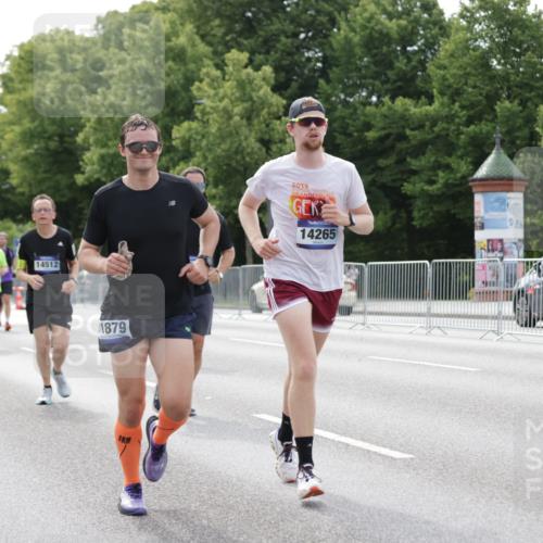 29.06.2025 - hella hamburg halbmarathon Jannik Wohlers http://msf.ph/oto/8181768 29.06.2025 10:23:01 Lombardsbrücke 1048, 1362, 2925, 4391, 4728, 4793, 5406, 6502, 7029, 7820, 8716, 8918, 8920, 9301, 10739, 11798, 11879, 12073, 12874, 14265, 14338, 14510, 14512, 14821, 15709, 16185, 16251, 16558, 17013, 17099, 17199, 17207, 17299, 17719, 18070, 18071, 18089, 18332, 18402, 18818 meine-sportfotos.de