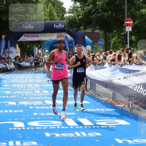 29.06.2025 - hella hamburg halbmarathon Zöllner http://msf.ph/oto/8181822 29.06.2025 10:32:20 Ziel 1894, 7272, 10876, 16065 meine-sportfotos.de