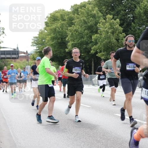 29.06.2025 - hella hamburg halbmarathon Jannik Wohlers http://msf.ph/oto/8181842 29.06.2025 10:23:02 Lombardsbrücke 1048, 1362, 2925, 4391, 4728, 5406, 6502, 7029, 7820, 8716, 8918, 8920, 9301, 10739, 11798, 11879, 12073, 12874, 14265, 14338, 14510, 14512, 14821, 15709, 16185, 16251, 17013, 17199, 17207, 17299, 17719, 18070, 18071, 18089, 18332, 18402, 18818 meine-sportfotos.de