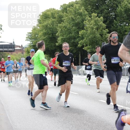 29.06.2025 - hella hamburg halbmarathon Jannik Wohlers http://msf.ph/oto/8181874 29.06.2025 10:23:02 Lombardsbrücke 1048, 1362, 2925, 4391, 4728, 5406, 6502, 7029, 7820, 8716, 8918, 8920, 9301, 10739, 11798, 11879, 12073, 12874, 14265, 14338, 14510, 14512, 14821, 15709, 16185, 16251, 17013, 17199, 17207, 17299, 17719, 18070, 18071, 18089, 18332, 18402, 18818 meine-sportfotos.de