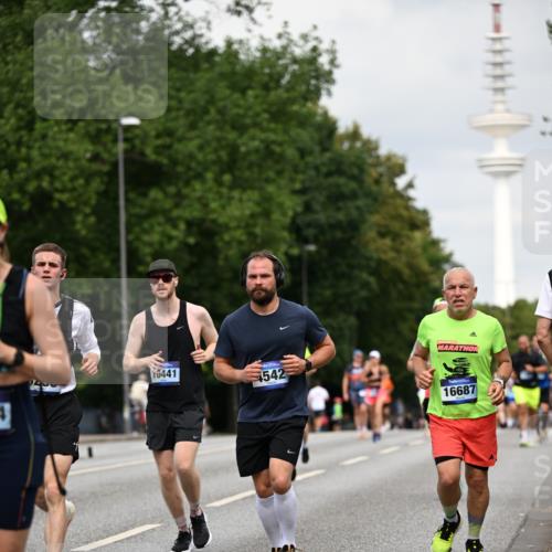 29.06.2025 - hella hamburg halbmarathon Dr. Thomas Lammeyer http://msf.ph/oto/8181892 29.06.2025 10:10:25 Kennedybrücke 1766, 1830, 1936, 2471, 2624, 3062, 4169, 4542, 5431, 6014, 7741, 8051, 8290, 8744, 8909, 10214, 10781 meine-sportfotos.de