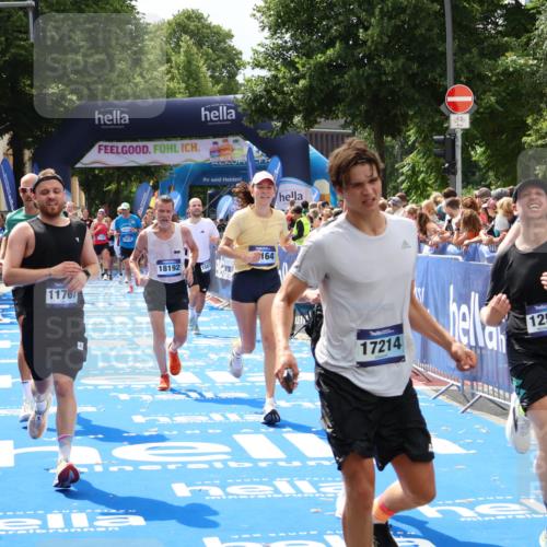 29.06.2025 - hella hamburg halbmarathon Zöllner http://msf.ph/oto/8181922 29.06.2025 10:40:38 Ziel 1912, 4843, 7284, 8966, 10978, 11767, 12365, 12540, 12865, 14820, 15015, 15164, 15542, 17214, 17724, 18192, 18399 meine-sportfotos.de