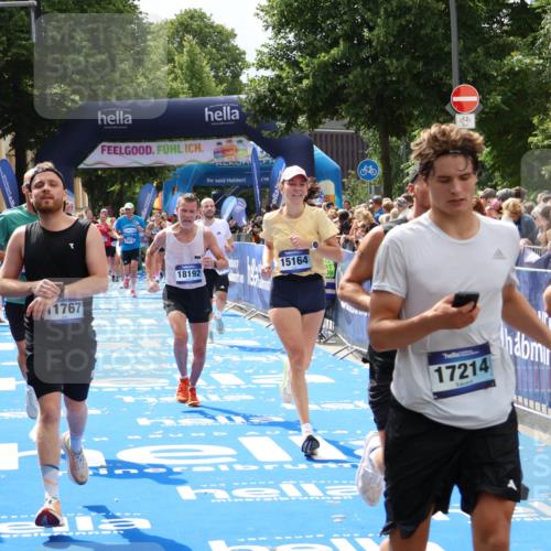 29.06.2025 - hella hamburg halbmarathon Zöllner http://msf.ph/oto/8181945 29.06.2025 10:40:39 Ziel 1912, 2324, 4843, 7284, 11767, 12365, 12540, 12865, 14272, 14820, 15015, 15164, 15493, 15542, 16599, 17214, 17724, 18192, 18399 meine-sportfotos.de