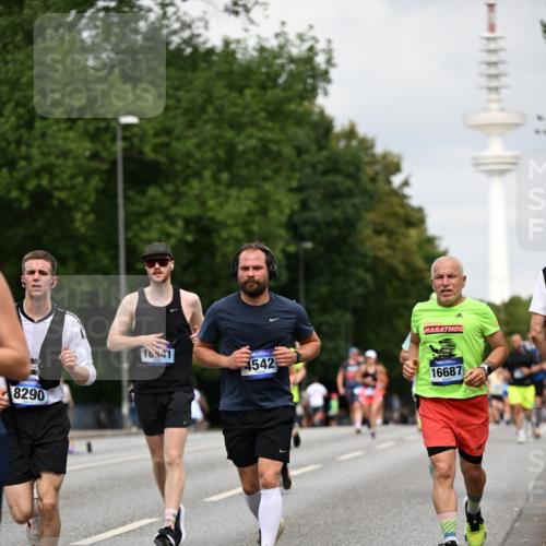 29.06.2025 - hella hamburg halbmarathon Dr. Thomas Lammeyer http://msf.ph/oto/8181969 29.06.2025 10:10:25 Kennedybrücke 1766, 1830, 1936, 2471, 2624, 3062, 4169, 4542, 5431, 6014, 7741, 8051, 8290, 8744, 8909, 10214, 10781 meine-sportfotos.de