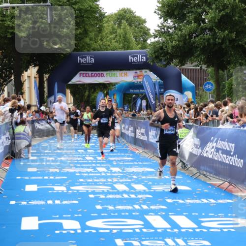 29.06.2025 - hella hamburg halbmarathon Zöllner http://msf.ph/oto/8182030 29.06.2025 10:32:28 Ziel 5070, 5746, 7845, 8883, 10484, 11745, 16957 meine-sportfotos.de