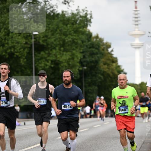 29.06.2025 - hella hamburg halbmarathon Dr. Thomas Lammeyer http://msf.ph/oto/8182052 29.06.2025 10:10:25 Kennedybrücke 1766, 1830, 1936, 2471, 2624, 3062, 4169, 4542, 5431, 6014, 7741, 8051, 8290, 8744, 8909, 10214, 10781 meine-sportfotos.de