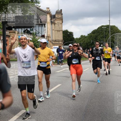 29.06.2025 - hella hamburg halbmarathon Yannick Fuchs http://msf.ph/oto/8182060 29.06.2025 10:43:11 20KM 1094, 1163, 1176, 1381, 1452, 1892, 2260, 3985, 4183, 4185, 4847, 4890, 5705, 6389, 7067, 8302, 8821, 9213, 9348, 9649, 9661, 9770, 10053, 10184, 10859, 10860, 11451, 11579, 11679, 11779, 12094, 12421, 12533, 12534, 12690, 13009, 13183, 13269, 13450, 13962, 14033, 14511, 15384, 15784, 15857, 15894, 16369, 16592, 16627, 17173, 17395, 17632, 17745, 17855, 17982, 18598, 18873, 18887 meine-sportfotos.de