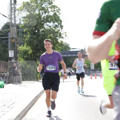 29.06.2025 - hella hamburg halbmarathon Jannik Wohlers http://msf.ph/oto/8182062 29.06.2025 09:42:51 Lombardsbrücke 1271, 4338, 5301, 6090, 9097, 9385, 9565, 9767, 10867, 11994, 12341, 13374, 14728, 14757, 15483, 15671, 18037, 18328, 18693, 18695, 18989 meine-sportfotos.de