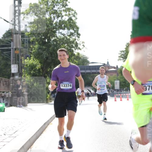 29.06.2025 - hella hamburg halbmarathon Jannik Wohlers http://msf.ph/oto/8182083 29.06.2025 09:42:51 Lombardsbrücke 1271, 4338, 5301, 6090, 9097, 9385, 9565, 9767, 10867, 11994, 12341, 13374, 14728, 14757, 15483, 15671, 18037, 18328, 18693, 18695, 18989 meine-sportfotos.de