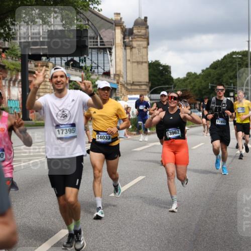 29.06.2025 - hella hamburg halbmarathon Yannick Fuchs http://msf.ph/oto/8182084 29.06.2025 10:43:11 20KM 1094, 1163, 1176, 1381, 1452, 1892, 2260, 3985, 4183, 4185, 4847, 4890, 5705, 6389, 7067, 8302, 8821, 9213, 9348, 9649, 9661, 9770, 10053, 10184, 10859, 10860, 11451, 11579, 11679, 11779, 12094, 12421, 12533, 12534, 12690, 13009, 13183, 13269, 13450, 13962, 14033, 14511, 15384, 15784, 15857, 15894, 16369, 16592, 16627, 17173, 17395, 17632, 17745, 17855, 17982, 18598, 18873, 18887 meine-sportfotos.de
