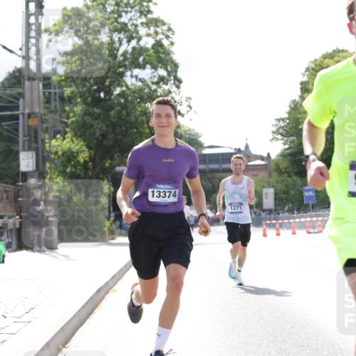 29.06.2025 - hella hamburg halbmarathon Jannik Wohlers http://msf.ph/oto/8182122 29.06.2025 09:42:51 Lombardsbrücke 1271, 4338, 5301, 6090, 9097, 9385, 9565, 9767, 10867, 11994, 12341, 13374, 14728, 14757, 15483, 15671, 18037, 18328, 18693, 18695, 18989 meine-sportfotos.de