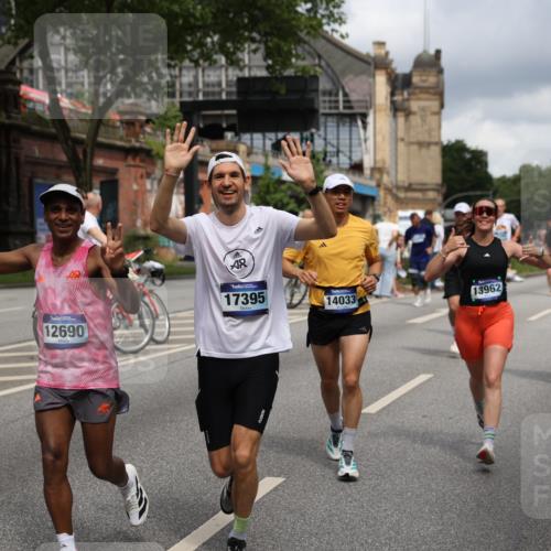 29.06.2025 - hella hamburg halbmarathon Yannick Fuchs http://msf.ph/oto/8182128 29.06.2025 10:43:11 20KM 1094, 1163, 1176, 1381, 1452, 1892, 2260, 3985, 4183, 4185, 4847, 4890, 5705, 6389, 7067, 8302, 8821, 9213, 9348, 9649, 9661, 9770, 10053, 10184, 10859, 10860, 11451, 11579, 11679, 11779, 12094, 12421, 12533, 12534, 12690, 13009, 13183, 13269, 13450, 13962, 14033, 14511, 15384, 15784, 15857, 15894, 16369, 16592, 16627, 17173, 17395, 17632, 17745, 17855, 17982, 18598, 18873, 18887 meine-sportfotos.de