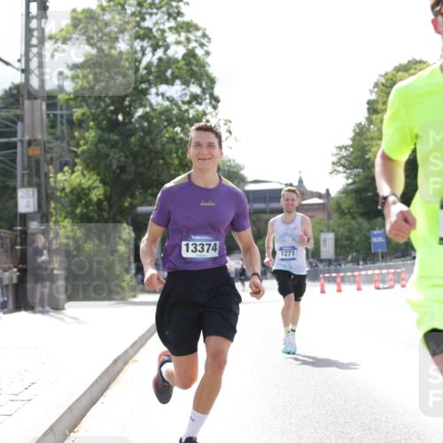 29.06.2025 - hella hamburg halbmarathon Jannik Wohlers http://msf.ph/oto/8182138 29.06.2025 09:42:51 Lombardsbrücke 1271, 4338, 5301, 6090, 9097, 9385, 9565, 9767, 10867, 11994, 12341, 13374, 14728, 14757, 15483, 15671, 18037, 18328, 18693, 18695, 18989 meine-sportfotos.de