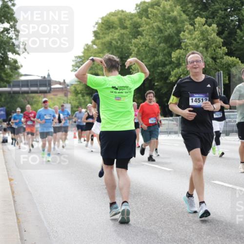 29.06.2025 - hella hamburg halbmarathon Jannik Wohlers http://msf.ph/oto/8182143 29.06.2025 10:23:03 Lombardsbrücke 1048, 1362, 2925, 4391, 4728, 5406, 6502, 7029, 7820, 8716, 10739, 11798, 11879, 12073, 12874, 14265, 14510, 14512, 14821, 15709, 16185, 16251, 17013, 17199, 17207, 17719, 18070, 18071, 18089, 18332, 18402, 18818, 18865 meine-sportfotos.de