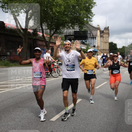 29.06.2025 - hella hamburg halbmarathon Yannick Fuchs http://msf.ph/oto/8182160 29.06.2025 10:43:11 20KM 1094, 1163, 1176, 1381, 1452, 1892, 2260, 3985, 4183, 4185, 4847, 4890, 5705, 6389, 7067, 8302, 8821, 9213, 9348, 9649, 9661, 9770, 10053, 10184, 10859, 10860, 11451, 11579, 11679, 11779, 12094, 12421, 12533, 12534, 12690, 13009, 13183, 13269, 13450, 13962, 14033, 14511, 15384, 15784, 15857, 15894, 16369, 16592, 16627, 17173, 17395, 17632, 17745, 17855, 17982, 18598, 18873, 18887 meine-sportfotos.de