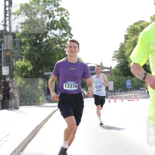 29.06.2025 - hella hamburg halbmarathon Jannik Wohlers http://msf.ph/oto/8182169 29.06.2025 09:42:51 Lombardsbrücke 1271, 4338, 5301, 6090, 9097, 9385, 9565, 9767, 10867, 11994, 12341, 13374, 14728, 14757, 15483, 15671, 18037, 18328, 18693, 18695, 18989 meine-sportfotos.de