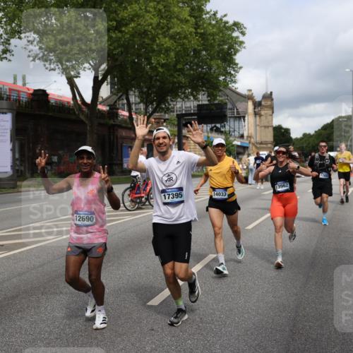29.06.2025 - hella hamburg halbmarathon Yannick Fuchs http://msf.ph/oto/8182210 29.06.2025 10:43:12 20KM 1094, 1381, 1452, 1892, 2260, 3985, 4183, 4185, 4847, 4890, 5705, 6389, 7067, 8302, 8821, 9213, 9348, 9649, 9661, 9770, 10053, 10184, 10859, 10860, 11451, 11579, 11679, 11779, 12094, 12421, 12533, 12534, 12690, 13009, 13183, 13269, 13450, 13962, 14033, 15384, 15422, 15784, 15857, 15894, 16369, 16592, 16627, 17173, 17395, 17632, 17745, 17855, 17982, 18598, 18873, 18887 meine-sportfotos.de