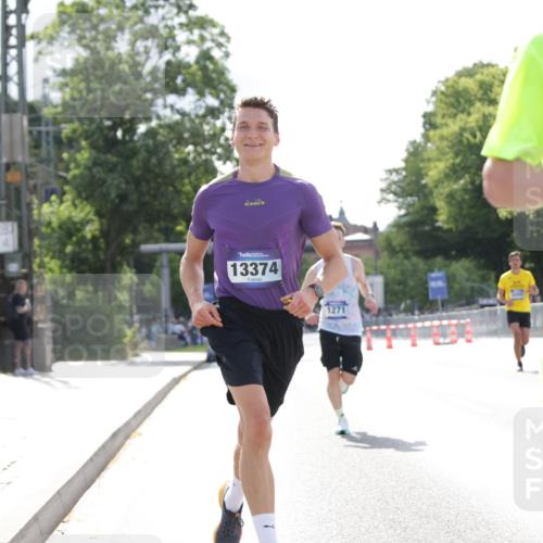 29.06.2025 - hella hamburg halbmarathon Jannik Wohlers http://msf.ph/oto/8182218 29.06.2025 09:42:52 Lombardsbrücke 1271, 4338, 5301, 6090, 9097, 9385, 9565, 9767, 10867, 11994, 12341, 13374, 14728, 14757, 15483, 15671, 18037, 18328, 18693, 18695, 18989 meine-sportfotos.de