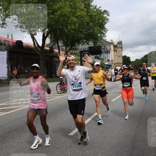 29.06.2025 - hella hamburg halbmarathon Yannick Fuchs http://msf.ph/oto/8182225 29.06.2025 10:43:12 20KM 1094, 1381, 1452, 1892, 2260, 3985, 4183, 4185, 4847, 4890, 5705, 6389, 7067, 8302, 8821, 9213, 9348, 9649, 9661, 9770, 10053, 10184, 10859, 10860, 11451, 11579, 11679, 11779, 12094, 12421, 12533, 12534, 12690, 13009, 13183, 13269, 13450, 13962, 14033, 15384, 15422, 15784, 15857, 15894, 16369, 16592, 16627, 17173, 17395, 17632, 17745, 17855, 17982, 18598, 18873, 18887 meine-sportfotos.de