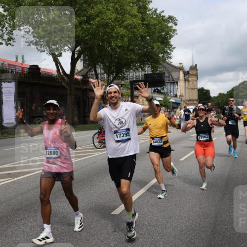 29.06.2025 - hella hamburg halbmarathon Yannick Fuchs http://msf.ph/oto/8182234 29.06.2025 10:43:12 20KM 1094, 1381, 1452, 1892, 2260, 3985, 4183, 4185, 4847, 4890, 5705, 6389, 7067, 8302, 8821, 9213, 9348, 9649, 9661, 9770, 10053, 10184, 10859, 10860, 11451, 11579, 11679, 11779, 12094, 12421, 12533, 12534, 12690, 13009, 13183, 13269, 13450, 13962, 14033, 15384, 15422, 15784, 15857, 15894, 16369, 16592, 16627, 17173, 17395, 17632, 17745, 17855, 17982, 18598, 18873, 18887 meine-sportfotos.de