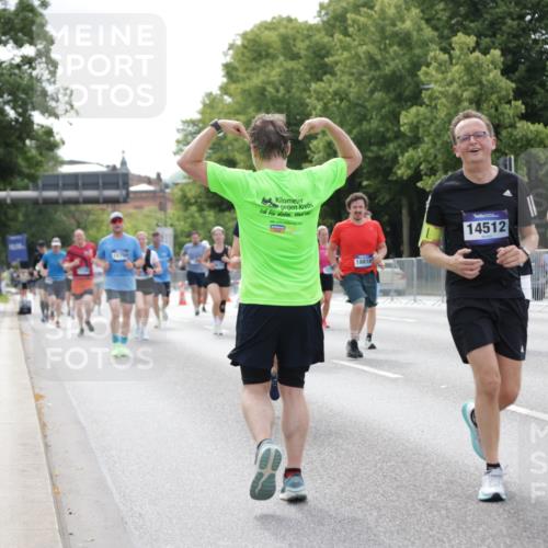 29.06.2025 - hella hamburg halbmarathon Jannik Wohlers http://msf.ph/oto/8182235 29.06.2025 10:23:03 Lombardsbrücke 1048, 1362, 2925, 4391, 4728, 5406, 6502, 7029, 7820, 8716, 10739, 11798, 11879, 12073, 12874, 14265, 14510, 14512, 14821, 15709, 16185, 16251, 17013, 17199, 17207, 17719, 18070, 18071, 18089, 18332, 18402, 18818, 18865 meine-sportfotos.de