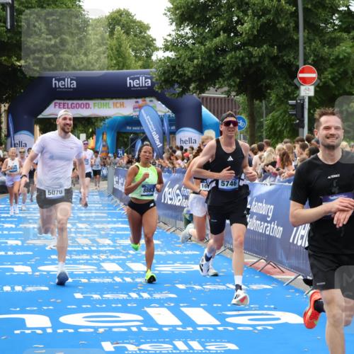 29.06.2025 - hella hamburg halbmarathon Zöllner http://msf.ph/oto/8182242 29.06.2025 10:32:33 Ziel 1707, 5070, 5746, 7845, 8883, 11745, 11877, 13199, 16957, 18135, 18562, 18563 meine-sportfotos.de